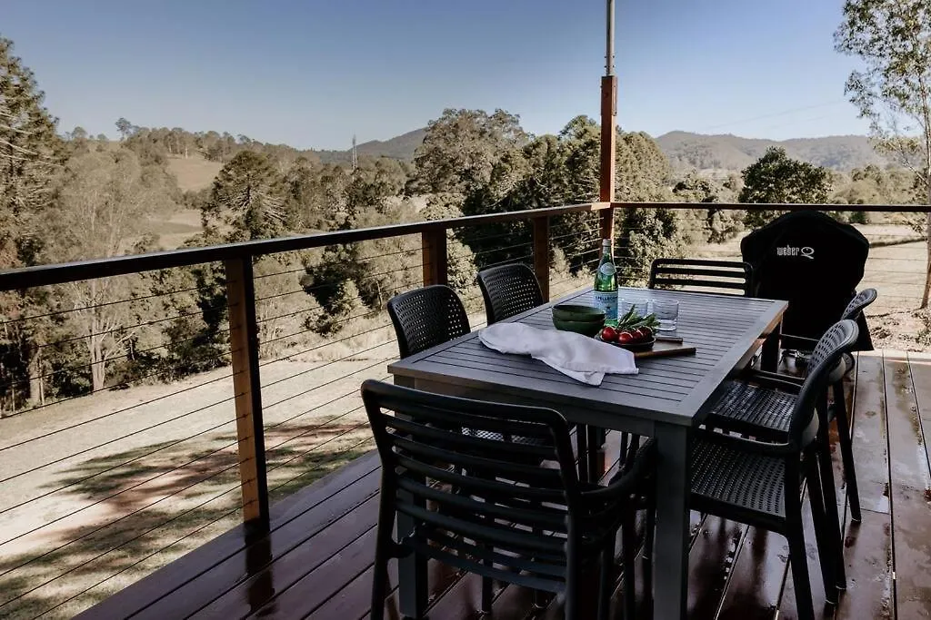 Villa Hinterland Escape With Views And Creek Frontage Obi Obi