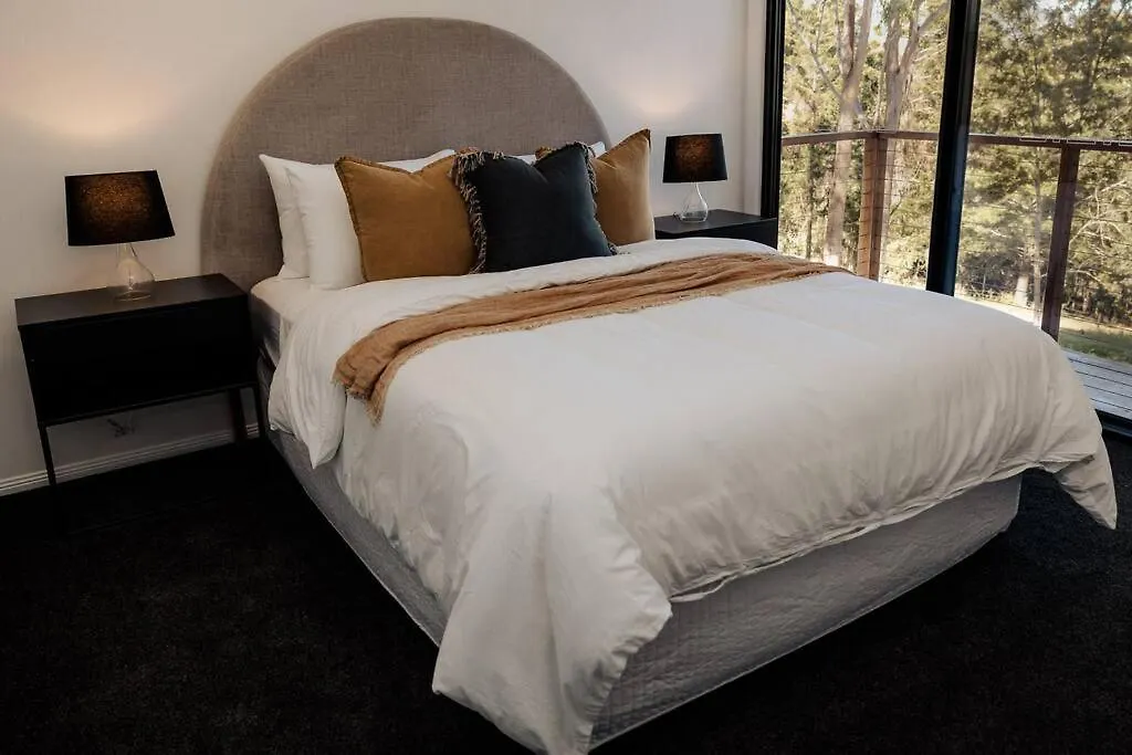 Villa Hinterland Escape With Views And Creek Frontage Obi Obi 0*,