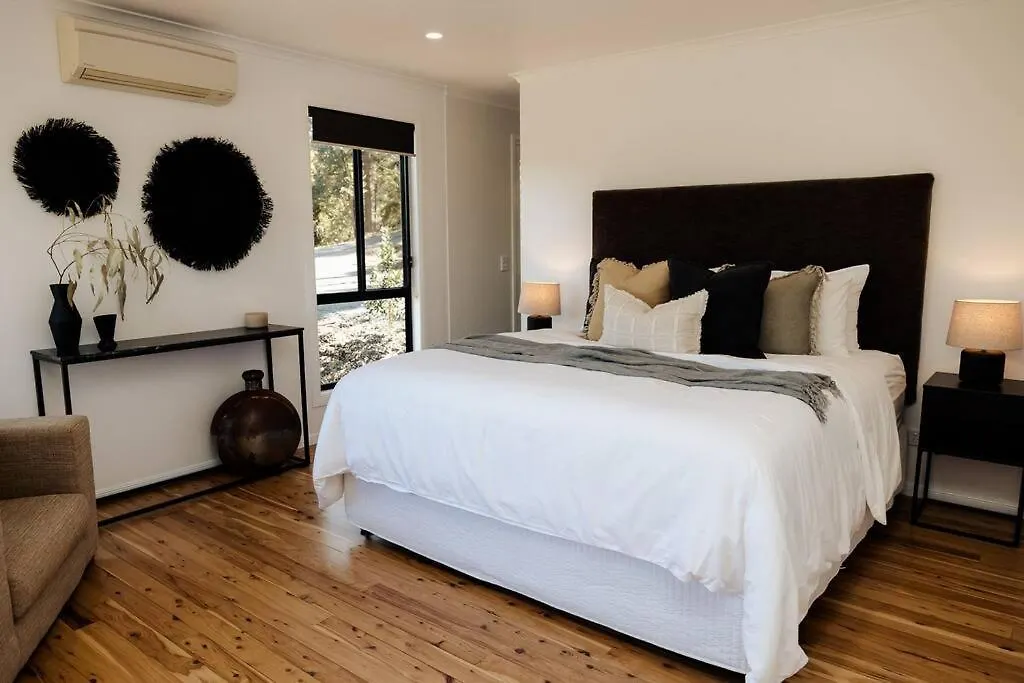 Villa Hinterland Escape With Views And Creek Frontage Obi Obi