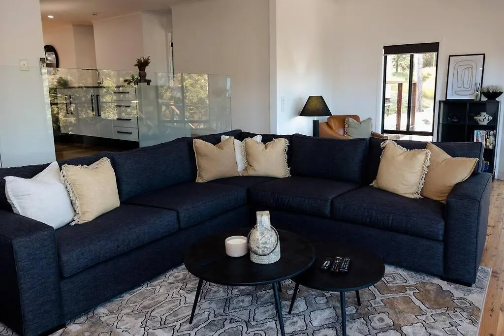 Villa Hinterland Escape With Views And Creek Frontage Obi Obi